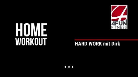 Schwarzer Hintergrund mit dem Text „HOME WORKOUT“ und „HARD WORK mit Dirk“ sowie dem Logo von 4FUN FITNESS.